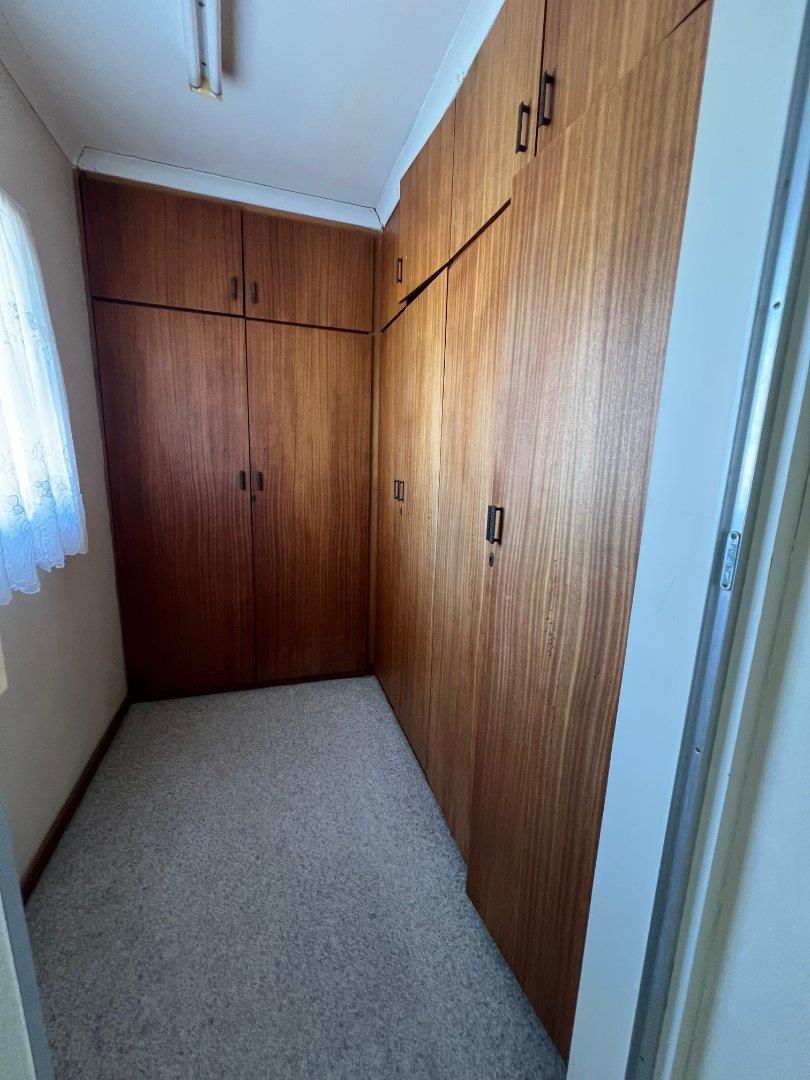 To Let 4 Bedroom Property for Rent in Rowallan Park Eastern Cape